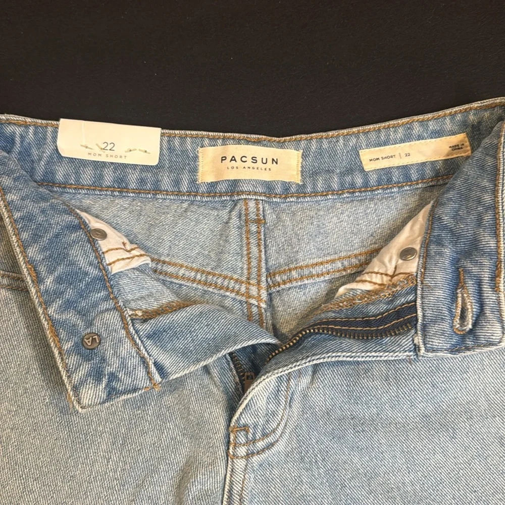 PacSun Women's Light Blue Amber Blue Denim Mom Shorts- Size 22 - Picture 2 of 4